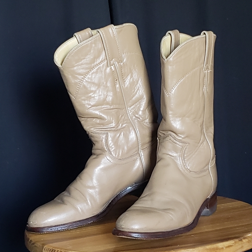 Justin Vintage Ropers style L 3710 in Taupe - Women's size 6.5 A